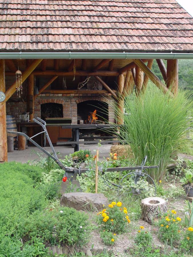 Na Okic - A Private Forest Oasis Sveti Martin pod Okicem Exterior foto